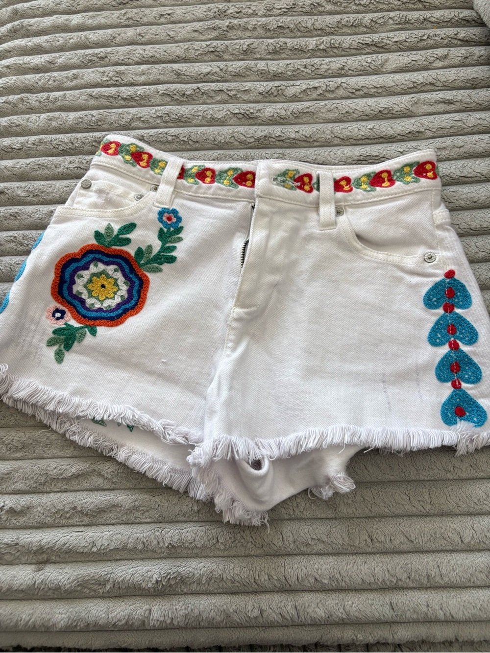 Alice & Olivia White Embroidered Floral Denim Shorts